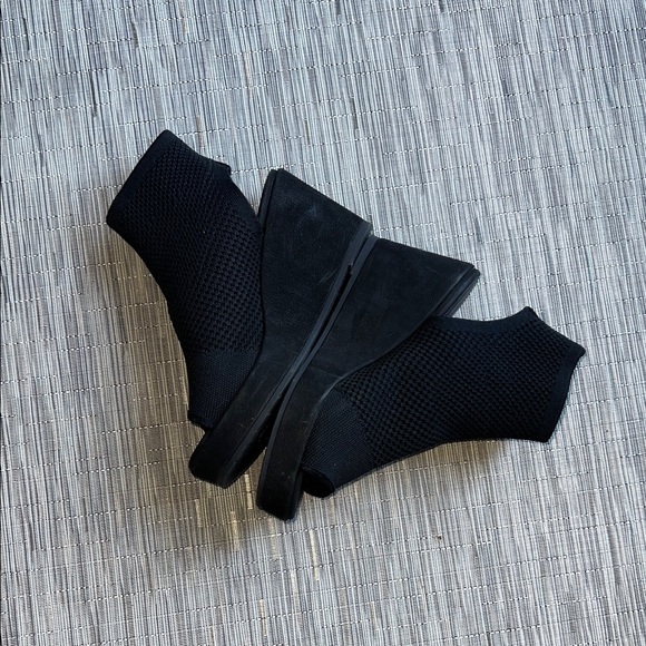 Eileen Fisher Black Wedge Sandals - Picture 2 of 6